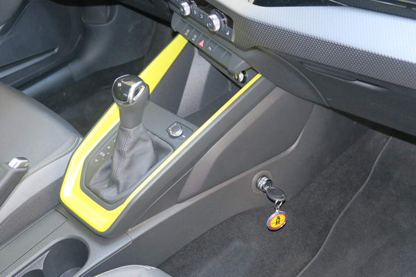 Audi A1 /GB/ Aut., S-Tronic v�lt�z�r szerel�s