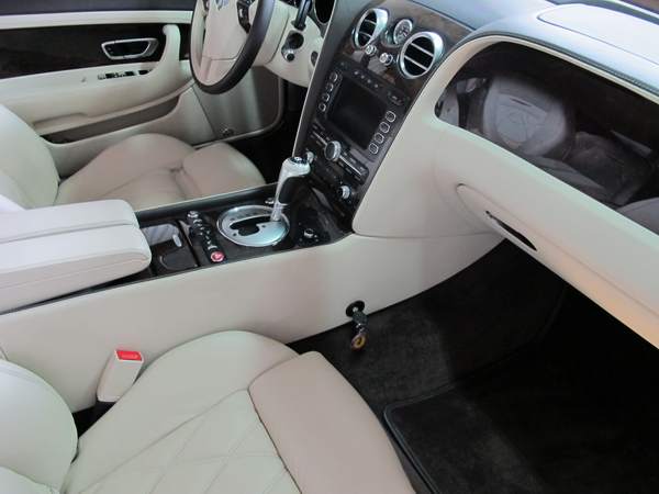 Bentley Continental v�lt�z�r