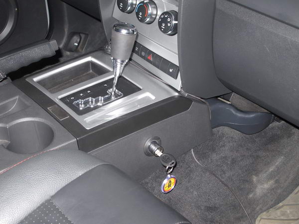 Bear-lock v�lt�z�rak: Dodge Nitro Aut.