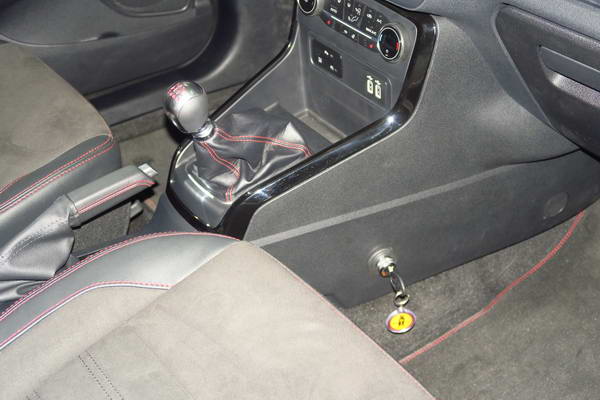 Ford Ecosport 6 seb R-h�tul 2017- v�lt�z�r beszerel�s