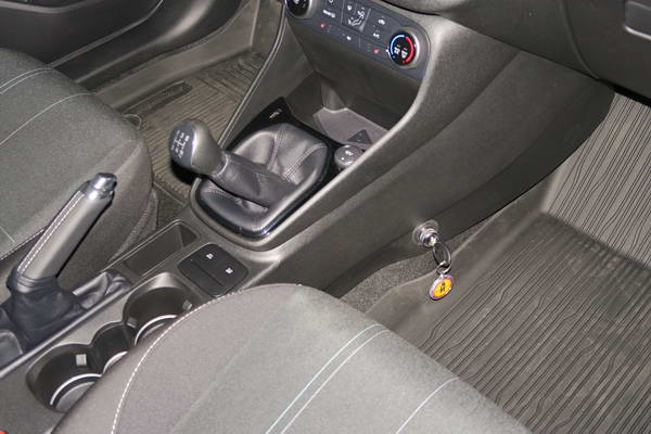 Ford Fiesta mk8 5 seb R-h�tul 2017- v�lt�z�r beszerel�s