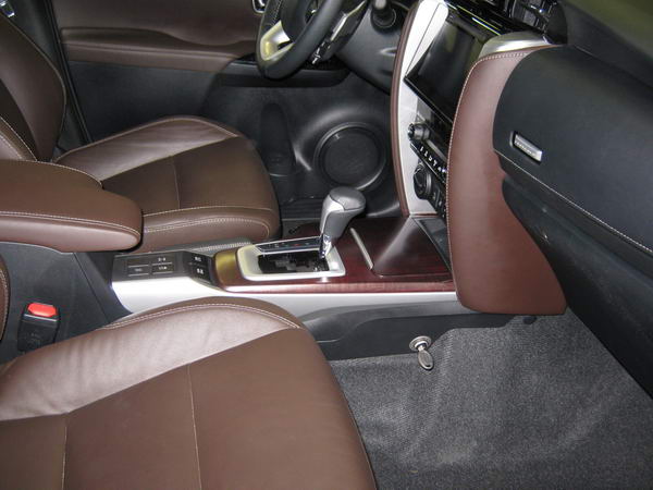 Ford Edge 6 seb., 2020-t�l v�lt�z�r beszerel�s