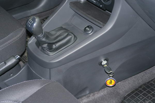 Ford KA+, 5 seb. R-h�tul, v�lt�z�r szerel�s