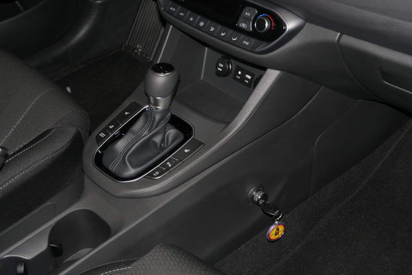 Hyundai i30 III. Aut. v�lt�z�r szerel�s