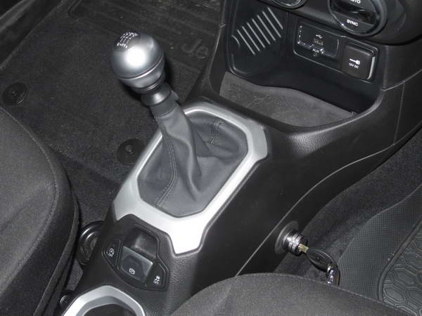 Jeep Renegade 2015 v�lt�z�r