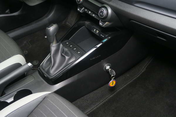 Kia Stonic 6 seb. 2018-t�l v�lt�z�r