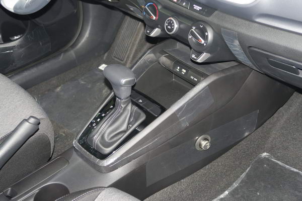 Kia Stonic Aut. 2018-t�l v�lt�z�r