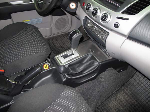 L200 Aut./TT. v�lt�z�r