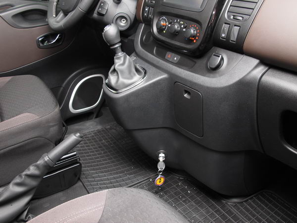 Nissan NV300 6 seb., R-el�l v�lt�z�r