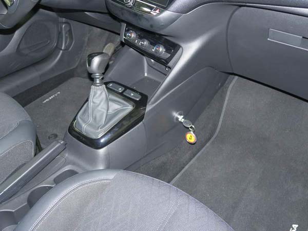 Opel Corsa F, 6 seb., R-el�l, 2020-t�l v�lt�z�r