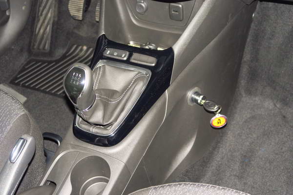 Opel Crossland-X 5 seb. R-h�tul, srjo, v�lt�z�r szerel�s