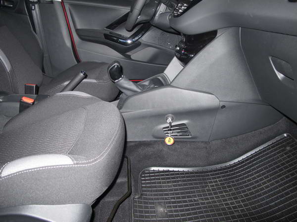 Peugeot 208 v�lt�z�r