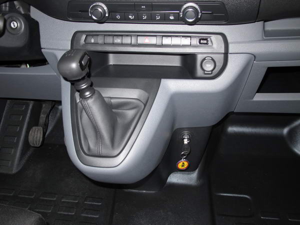 Peugeot Expert IV., 6 seb. v�lt�z�r beszerel�s