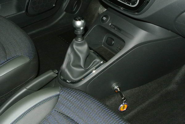 Renault Captur 6 seb. v�lt�z�r beszerel�s