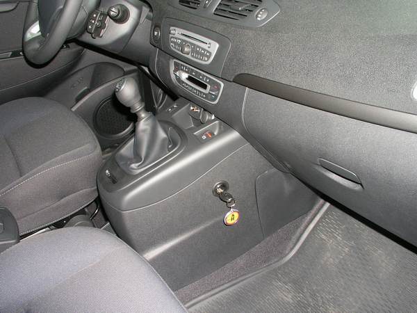 Megane III. 6 seb., 2007-t�l