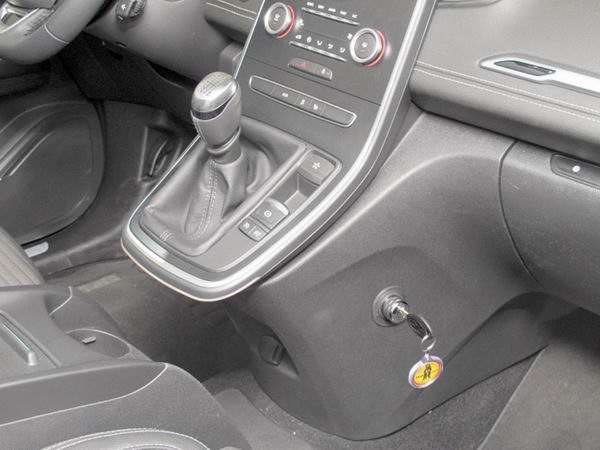 Renault Scenic 4. 6 seb., v�lt�z�r beszerel�s