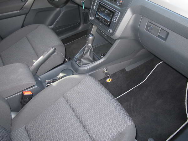 VW Caddy IV v�lt�z�r