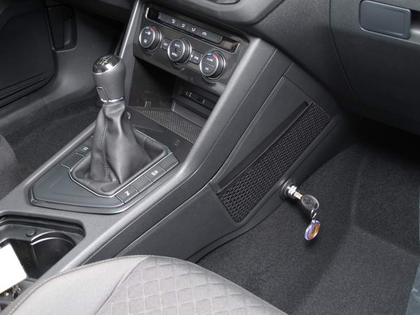 VW Tiguan II. /6 seb., 2016-t�l v�lt�z�r